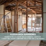 PLUSVALENZA SUPERBONUS Interno di un'abitazione in ristrutturazione con scale e pannelli, immagine per l'articolo sulla plusvalenza superbonus nella vendita di quote tra comproprietari.